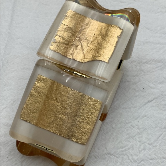 🎄🎄Retro Gold and Cream Lucite Bracelet - Picture 2 of 3
